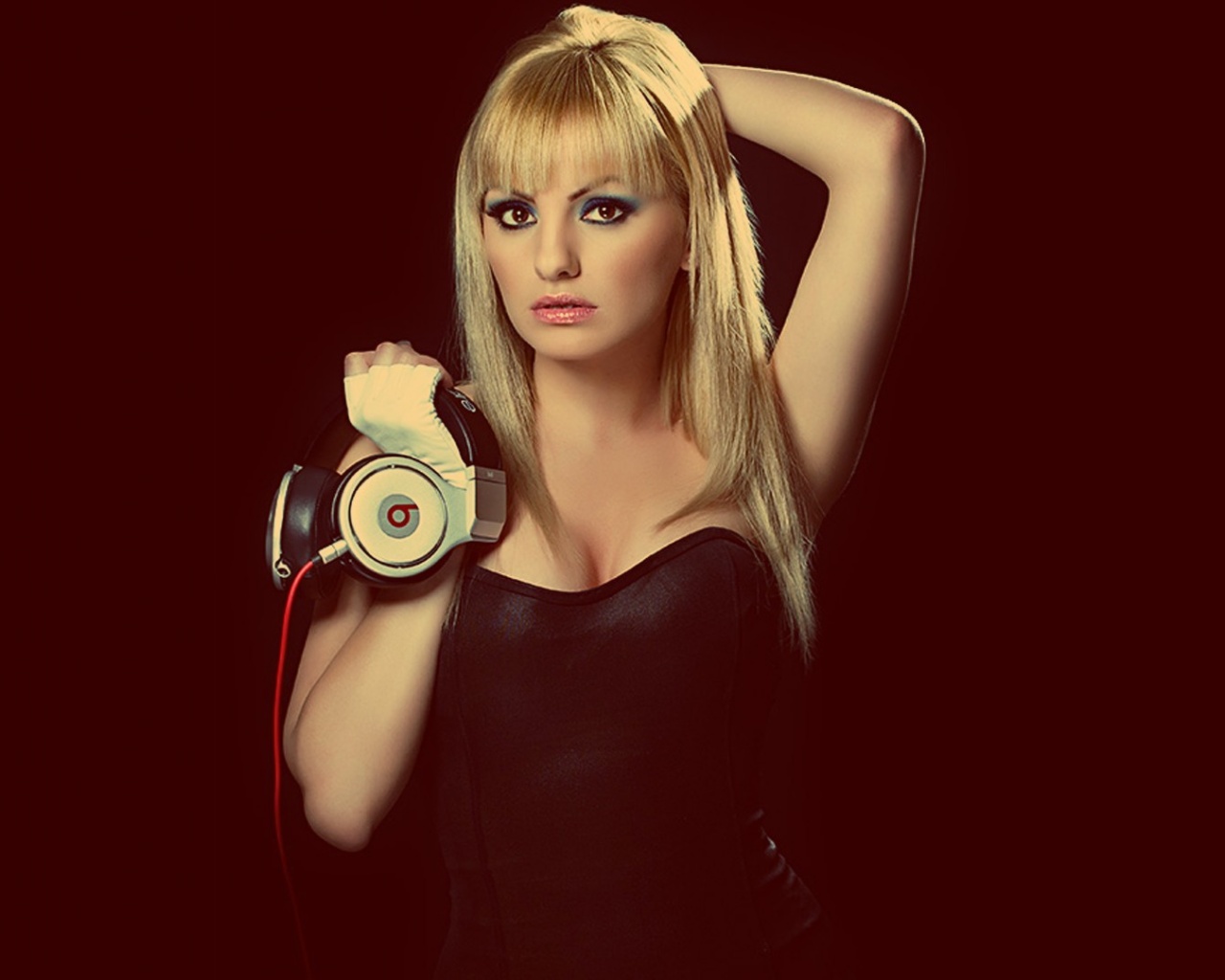 Beautiful TV & Movie Photos, Alexandra Stan in Blonde Straight Hair and Thick Cosmetics, Nice in Look 1280X1024 free wallpaper download