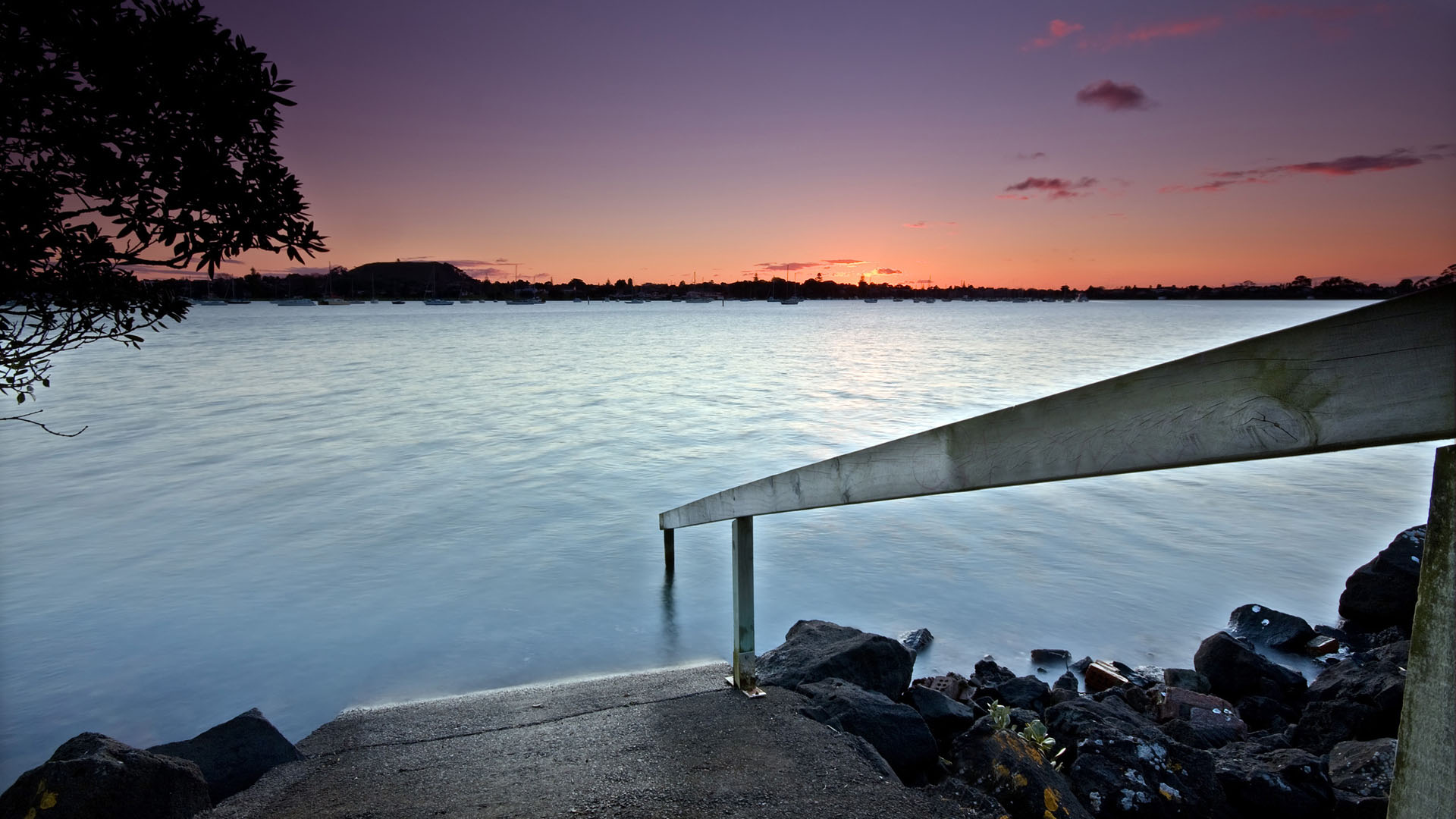 Free Download Natural Scenery Picture - The Peaceful Sea Under the Pink Sky, Clean Stairs Leading to the Bottom 1920X1080 free wallpaper download