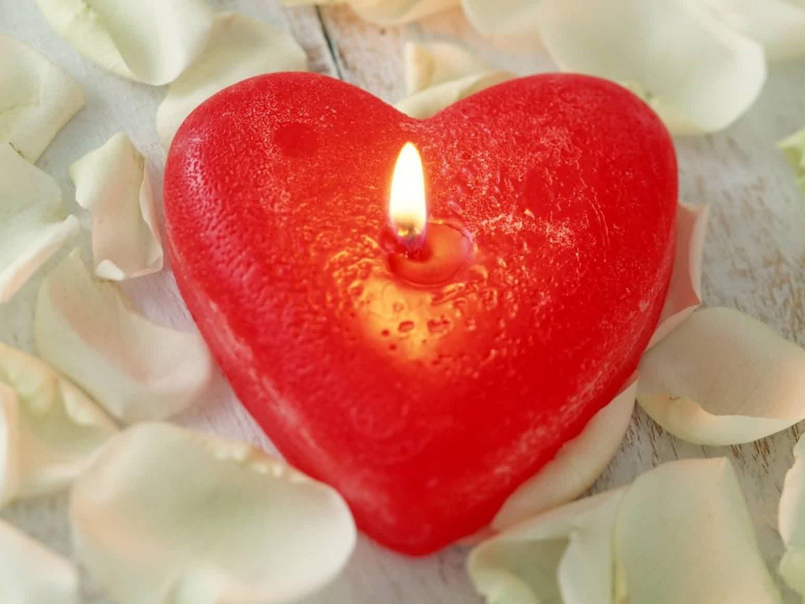 Holiday Picture, a Red Heart Candle, Valentine's Day Atmosphere 1600X1200 free wallpaper download