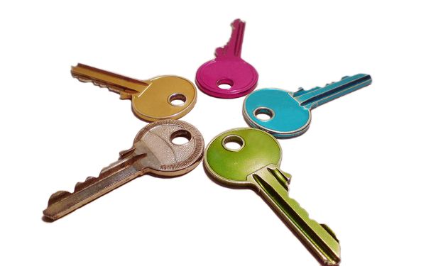 click to free download the wallpaper--5 Colorful Keys Put in the Form of Circle, Are Both Good-Looking and Functional, Open Lots of Locks - Creative Wallpaper