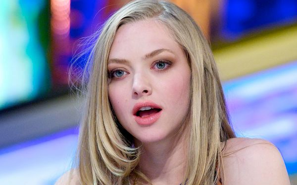 click to free download the wallpaper--Amanda Seyfried at El Hormiguero Post in 2560x1600 Pixel, Girl with Snowy White Skin and Blue Eyes, She is Quite a Fit - TV & Movies Post