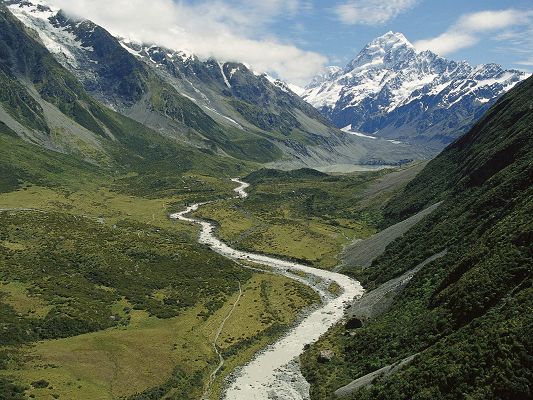click to free download the wallpaper--Amazing Landscape Images, Snow-Capped Hooker Valley, Composing a Magnificent Scene 