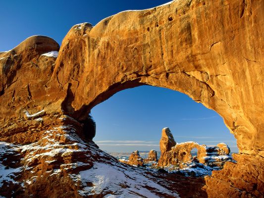 click to free download the wallpaper--Amazing Sceneries of the World, Arches National Park, Snow-Capped and Yellow, Beautiful Scene