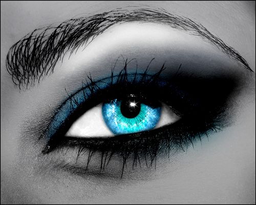 click to free download the wallpaper--Amazing TV Show Pic, Eye Manipulation, Clear Blue Eyes, Everything is Under Control
