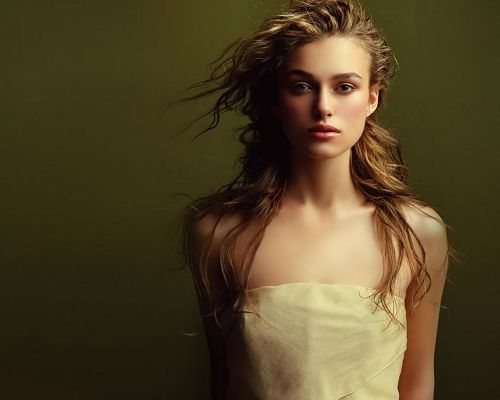 click to free download the wallpaper--Amazing TV Shows Image, Beautiful Keira Knightley in Light Green Dress, the Sweet Princess