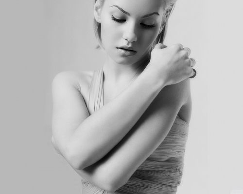 click to free download the wallpaper--Amazing TV Shows Image, Elisha Cuthbert Monochrome Hugging Herself, Black and White Style