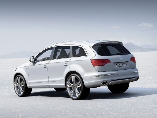 click to free download the wallpaper--Audi Q7 as Wallpaper, White and Decent Car in the White Snowy World