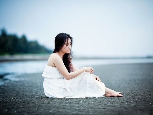 click to free download the wallpaper--Beautiful Girl Picture, Nice-Looking Girl in White Long Dress, Sitting by Beach