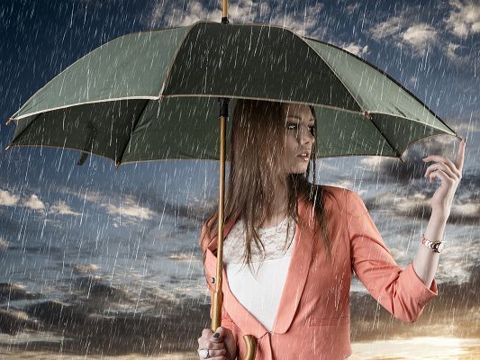 click to free download the wallpaper--Beautiful Girl Pictures, Nice Girl in Umbrella, Playing in the Rain
