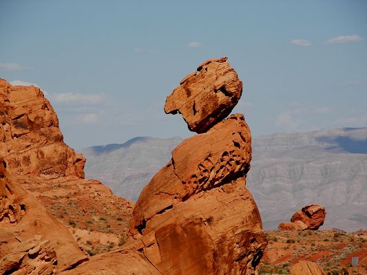 click to free download the wallpaper--Beautiful Image of Nature Landscape, Red Rock Park Under the Blue Sky, Great Look