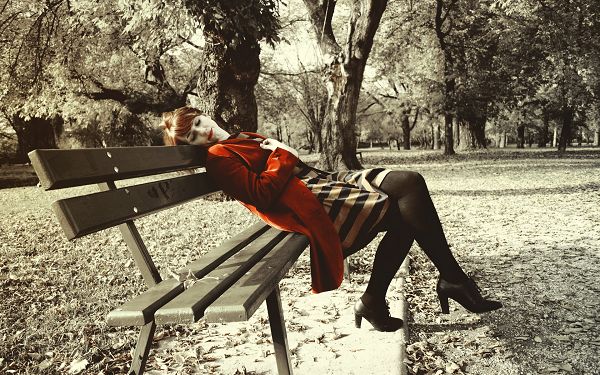 click to free download the wallpaper--Beautiful Lady Resting on the Bench, Sunshine is Embracing Her, the Surrounding Scene Doesn't Affect Her At All - HD Attractive Women Wallpaper