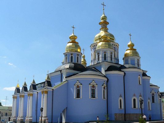 click to free download the wallpaper--Beautiful Landscape in the World, Kiev Church Under the Blue Sky, is Magnificent and Impressive