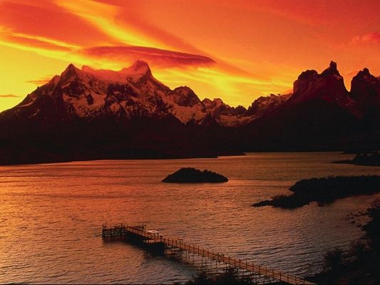 click to free download the wallpaper--Beautiful Nature Landscape, Red Mountains Under the Golden Sky, Romantic Scenery
