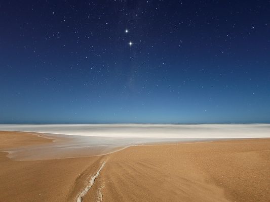 click to free download the wallpaper--Beautiful Pic of Nature Landscape, the Clear Sea, Yellow Sand, Shinning Stars