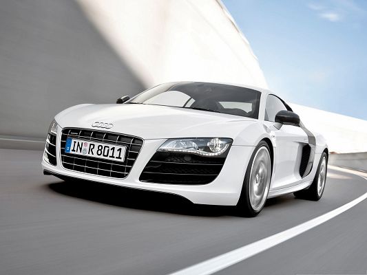 click to free download the wallpaper--Best Cars Picture, White and Decent Audi R8 Car, Turning a Corner 