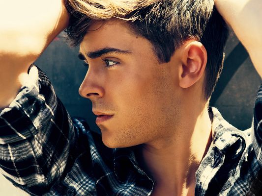 click to free download the wallpaper--Do Come Close to the Young and Handsome Guy, with Him, Sunshine is Always Kept Around, Just Enjoy This - HD Zac Efron Wallpaper
