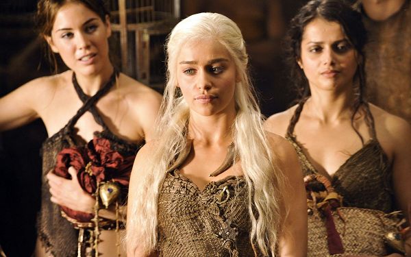 click to free download the wallpaper--Emilia Clarke in Game of Thrones Post in 1920x1200 Pixel, Three Good-Looking and Hot Girls Shall Gain Your Device Great Attention - TV & Movies Post