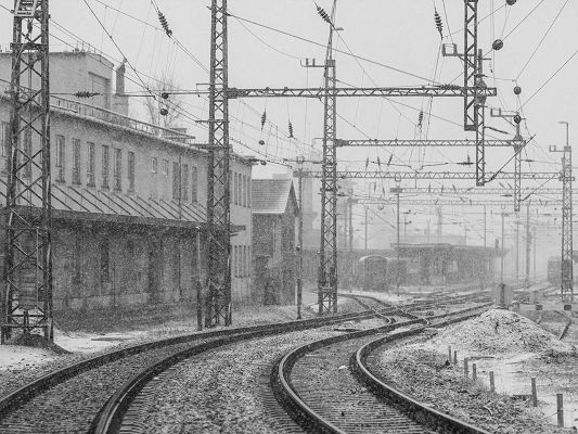 click to free download the wallpaper--Free Computer Wallpapers, Railway Station in Winter, Flying Snow as Decoration