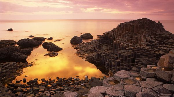 Free Download Natural Scenery Picture - The Pink Sky, Black Stones by the Beach, the Peaceful Sea, Combine a Great Scene