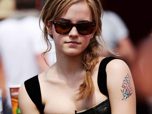 Free Download TV & Movies Post - Emma Watson Post in Pixel of 2048x1536, Girl in Snowy White Skin and Mother Lover Tattoo
