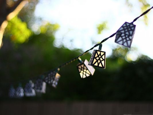Free Wallpaper for the Computer, Outdoor Lanterns, Hung on a Thread