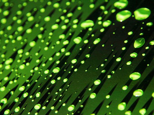 click to free download the wallpaper--Free Water Drop Wallpapers, Green Water Droplets, in Fly and Dance