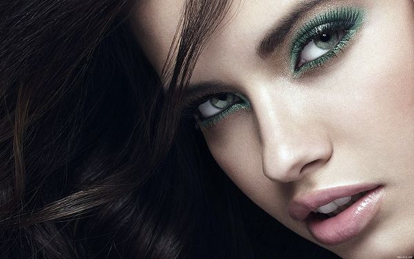 Free Scenery Wallpaper - Includes Adriana Lima, One of the Most Dreamy Girls!,click to download