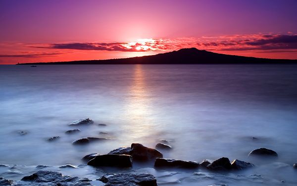Free Scenery Wallpaper - Includes a Rising Sun, Making Its Greeting to the Sea!,click to download