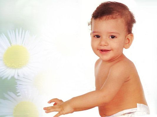 Free Scenery Wallpaper - Includes a Sweet Smiling Baby, Just Smile with Him!,click to download
