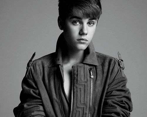 click to free download the wallpaper--Handsome Pics of TV Show, Justin Bieber in Sole Jacket, Shinning Eyes