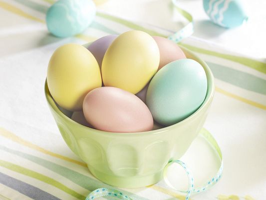 click to free download the wallpaper--Holiday Wallpapers, a Bowl of Easter Eggs