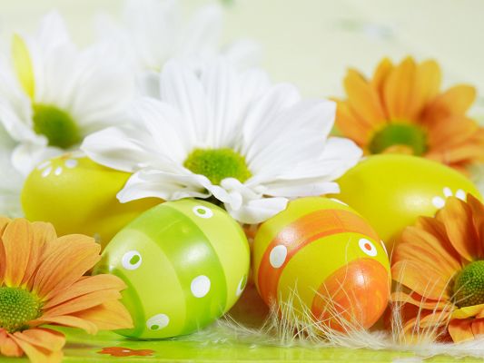 click to free download the wallpaper--Holidays Wallpaper, Easter Eggs and Blooming Flowers