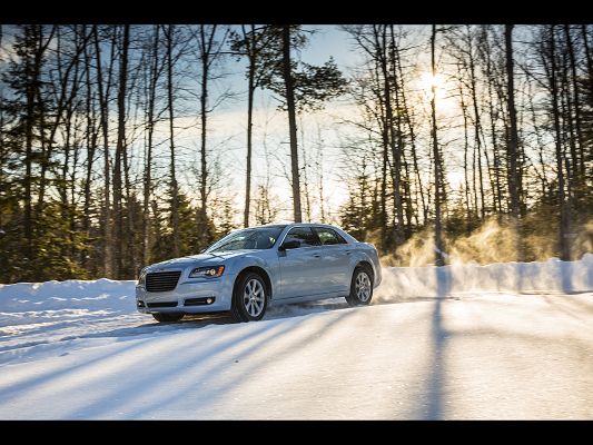 click to free download the wallpaper--Images of Decent Car, Chrysler 300 Seen from Side Angle, the Rising Sun, Combine a Great Scene