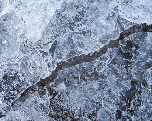 click to free download the wallpaper--Images of Natural Landscape, Afloat Ice on River, Great in Look