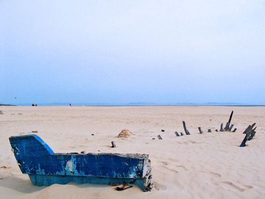 click to free download the wallpaper--Images of Nature Landscape, a Blue Boat on Beach Sand, the Blue Sky, Falling into Pieces