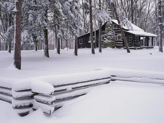 click to free download the wallpaper--Images of Rural Landscape, Rustic Cabin in Winter, No Footsteps Around, Purely White World