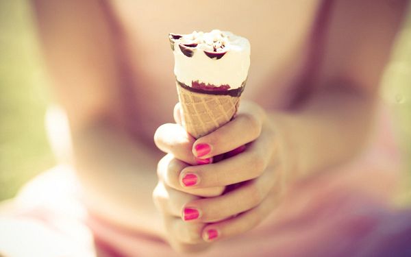 click to free download the wallpaper--In Summer and Hot Temprature, An Ice Cream is the Best Offer, Honey, You Clearly Know Me the Best - Creative Wallpaper