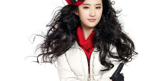 click to free download the wallpaper--Liu Yifei in Casual Clothes and Cosmetics, No Matter Smiling or Not, She is Like a Fairytale from Heaven - HD Attractive Women Wallpaper