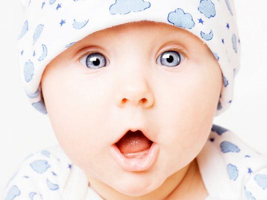 click to free download the wallpaper--Lovely Baby Photography, Adorable Baby Getting Happy, Blue Eyes