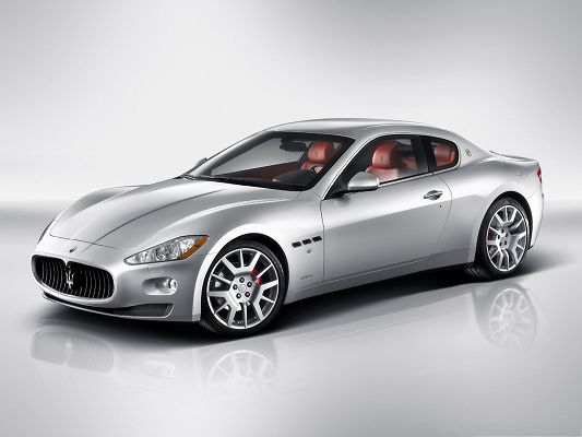 click to free download the wallpaper--Maserati Car Wallpaper, Gray Super Car in the Stop, Great Shadow on Background