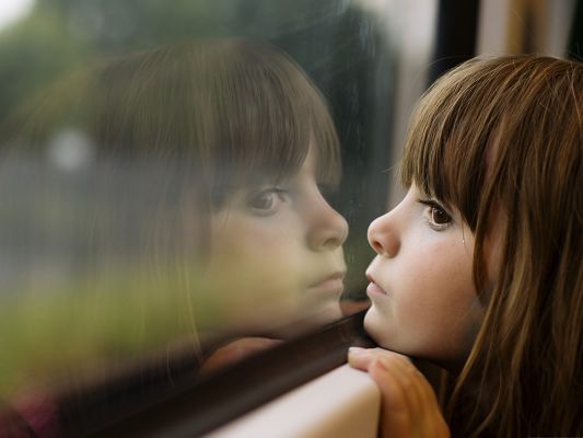 click to free download the wallpaper--Melancholic Girl Image, Little Girl Looking Out of the Window, Lovely Yet Speechless
