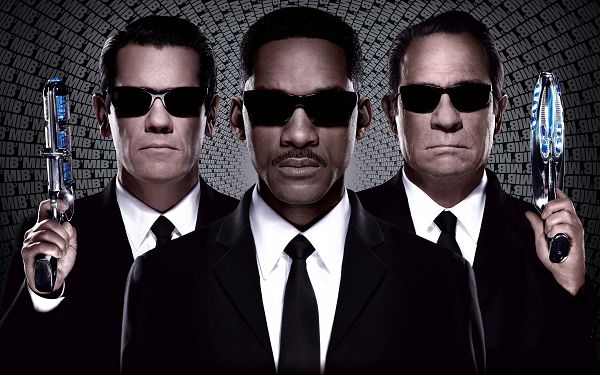 click to free download the wallpaper--Men in Black 3, All in Black Sunglasses and Suit, High Resolution, It is Large Enough to be a Great Fit - TV & Movies Wallpaper