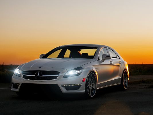click to free download the wallpaper--Mercedes Benz Luxury Car, Silver Decent Car, Golden Horizon Faraway