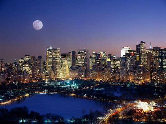 click to free download the wallpaper--Moonrise Over Manhattan Post in Pixel of 1600x1200, Night Time Does Look Better, Everything Seems Gold and Precious - HD Natural Scenery Wallpaper