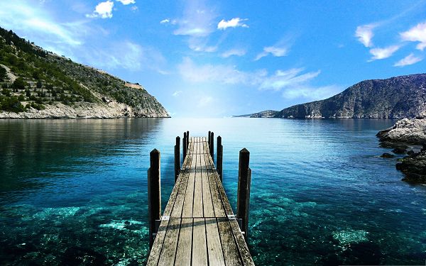 click to free download the wallpaper--Natural Landscape of the Sea, the Peaceful Sea and the Blue Sky, Wooden Stairs