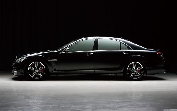 click to free download the wallpaper--Sedan Car Wallpaper, Black and Incredible Car with Smooth Lines, Glowing Body