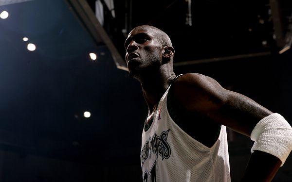 Standing Alone in the Playground, He is the Symbol of Minnesota, the Tough and Loyal Man, the City and Fans Wish You Good - HD Kevin Garnett Wallpaper