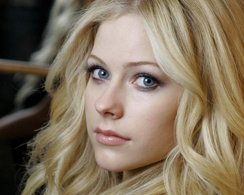 click to free download the wallpaper--TV Shows Pics, Avril Lavigne, the Blonde and Beautiful, Impressive in Look and Tone