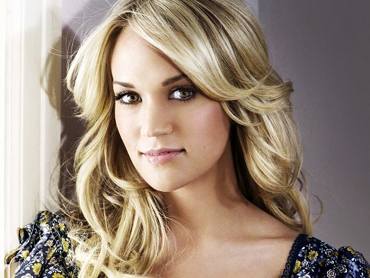 click to free download the wallpaper--The Winner of American Idol, Definitely a Great Singer, Great Fame and Popularity Can Surely be Gained - HD Carrie Underwood Wallpaper