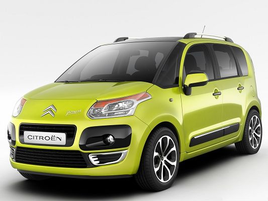 click to free download the wallpaper--Tiny Cars Image, Green Citroen Car, Stylish Design, Incredible Look